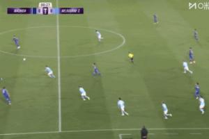 逆天乌龙！町田泽维亚队长开场32秒远距离回传，皮球直接精准入网