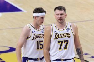 东契奇开赛前四场砍下165分位列队史第一 里夫斯143分并列第四