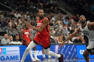 一场顶两场马刺卡位战拿下火箭升到西部第3 火箭连跌3位到第6