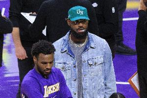 巴克利：詹姆斯是乔科后的联盟第一人 不忍看他在职业暮年挣扎