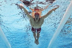 全运会男子50米蝶泳预赛：王长浩总排名第一晋级半决赛