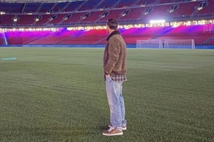 梅西在诺坎普晒照引发回归猜测，科贝电台：他渴望再次为巴萨效力