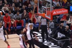 夸张！布泽利斯非常努力高抛了 文班照样给你拍掉