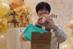 TheShy分享视频：大家祝福和礼物都收到了 我也有一个福给到大家