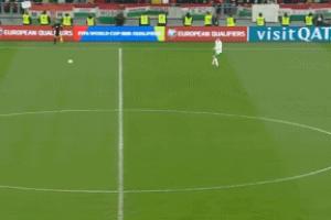 疯狂的剧情！凯莱赫压哨长传发动最后一攻，送索博、凯尔凯兹出局