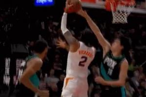 上来就发挥！杨瀚森末节再次登场 直面理查兹送对手吃个大火锅