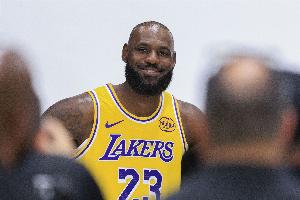 詹姆斯：这是我生涯首次在开赛季缺阵 对我而言心理上很艰难