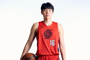 解说：杨瀚森今天整体确实好很多 也算把握住了机会 路还很长