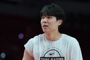 9分5板3助！鲁媒：无论外界怎样评价 杨瀚森一直保持着进步与信心