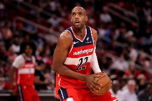 还有油！米德尔顿10中6得到13分6板2助1帽 末节5中4得9分