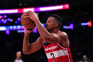 中规中矩！麦科勒姆15中8拿到20分3板3助1断