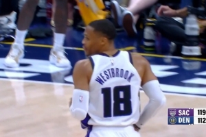 针锋相对！威少底角三分轰进 约基奇弧顶三分迅速回应