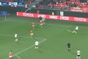 这球真帅！法丙球员35米迎球怒射，皮球直挂死角