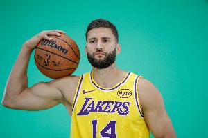 Buha：雷迪克一直用九人轮换 克莱伯能上场的唯一原因是艾顿伤了