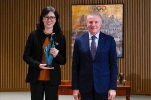 恩师郎平获教练员终身成就奖，朱婷：是您在我最迷茫的时候点醒我