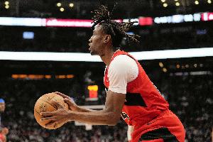 上头了！普罗克特无球端推倒沃尔特 被吹进攻犯规！