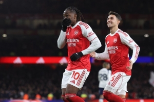 榜首大战！欧足联预测枪手拜仁首发：埃泽萨卡出战，凯恩卡尔首发