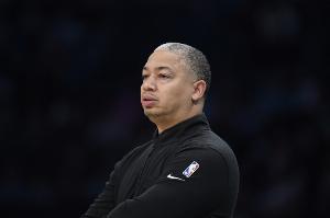 篮板输了9个！卢：我们在争抢篮板时需要更好地做好卡位