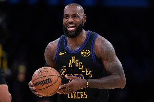 詹姆斯谈防守秘诀：NBA球员总会投进高难度球 坚持赛前防守策略