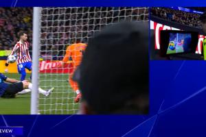 巴埃纳‘手球’为何进球有效?手臂自然状态 被动遭遇来球无法避免