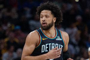 主裁判谈给关键时刻CC三罚：他处于投篮动作中 回放只是看时间