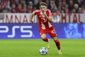 穆勒：卡尔踢球充满活力，他很享受努力提升自己的过程