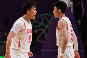 记者：中国男篮需要一个稳健的控球手 赵睿的替代者是廖三宁