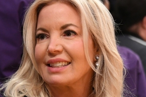 曝湖人内幕记者：珍妮没看到我的书一个字 就很担忧地聘请了律师