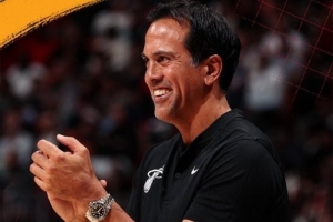 热火发布斯波800胜海报：我们感恩拥有斯波 赛季最佳教练载入中？