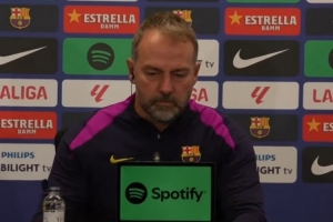 弗里克：阿劳霍因肠胃炎缺战阿拉维斯 我需要每名球员都积极逼抢