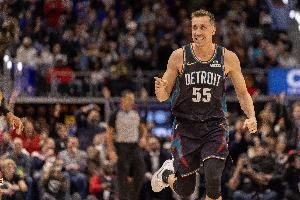 毫无手感！邓罗首节6中0未得分 仅拿1助2断