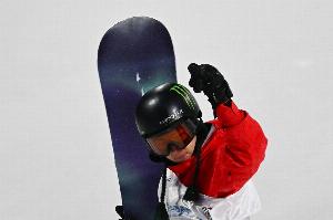 苏翊鸣夺大跳台世界杯云顶站单板滑雪男子冠军，中国选手包揽一二