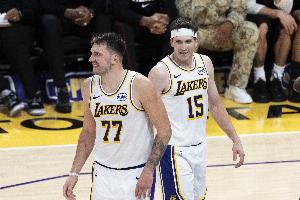 东契奇和里夫斯单场同砍35+&真实命中率75%+ 湖人队史首对后卫