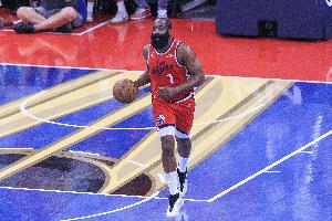 全面登！哈登上半场6中2得到12分5板6助1帽 罚球9中7