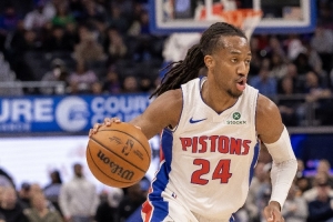 雪中送炭！詹金斯强攻得手 打破球队得分荒稳住局势