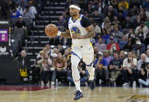 惊艳！小佩顿替补25分钟14中9贡献19分11板 末节独得7分5板