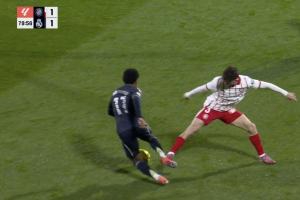 阿斯：皇马持续向裁委会施压，他们坚信裁判是故意不吹第二个点球