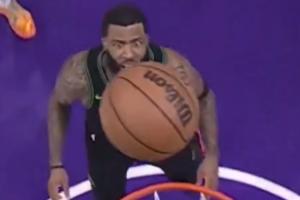 师傅...你这！克莱伯空蓝不进：萨迪克·贝直接看傻 LBJ掩面狂笑