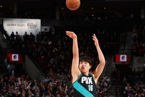 队记：乐福19分钟出手12次 杨瀚森可能在效仿他也拿到球就投