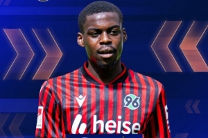 德转：汉诺威20岁后腰阿塞科吸引多队兴趣，拜仁能以250万欧回购