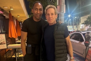 两大詹黑合体！Skip晒与A·史密斯合照：我们畅聊过去现在未来