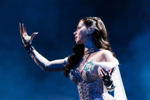 S7主题曲主唱克斯丹萨：Legends Never Die改变了我的人生轨迹