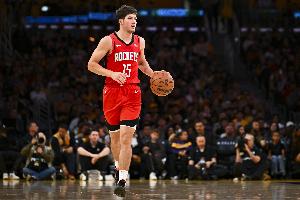 成标志性了？谢泼德卷切突破接球 罚球线急停后仰中投命中！