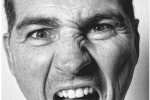 惹怒了，卡西社媒晒吐舌照：别再执着于比较了，我是独一无二的！