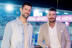 贝克汉姆观战F1卡塔尔大奖赛，社媒晒与德约科维奇、内维尔合照