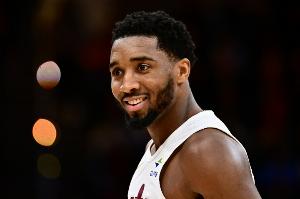 高效输出！米切尔半场12投7中得到17分6板2助0失误 正负值+19