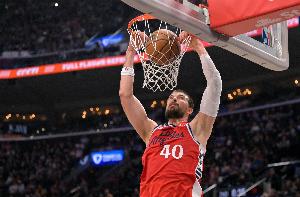 成玩具了！祖巴茨13中7得16分13板2助 罚球3中2