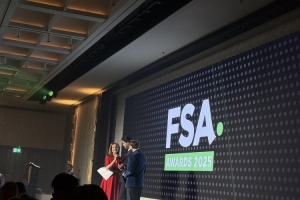 官方：阿森纳中场赖斯获颁FSA年度最佳男子足球运动员