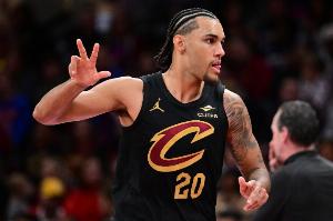 又准又拼！泰森半场6中5高效拿下15分6板2助1断 正负值+18