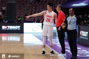 苏群：排除更衣室失控 中国男篮策略错误 队员精力过多放在全运会